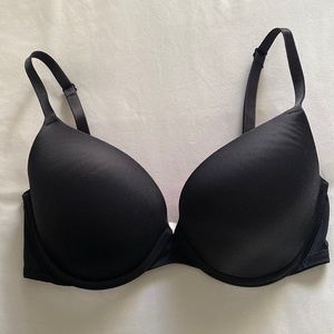 VS’s Pink Everywhere Push Up Bra